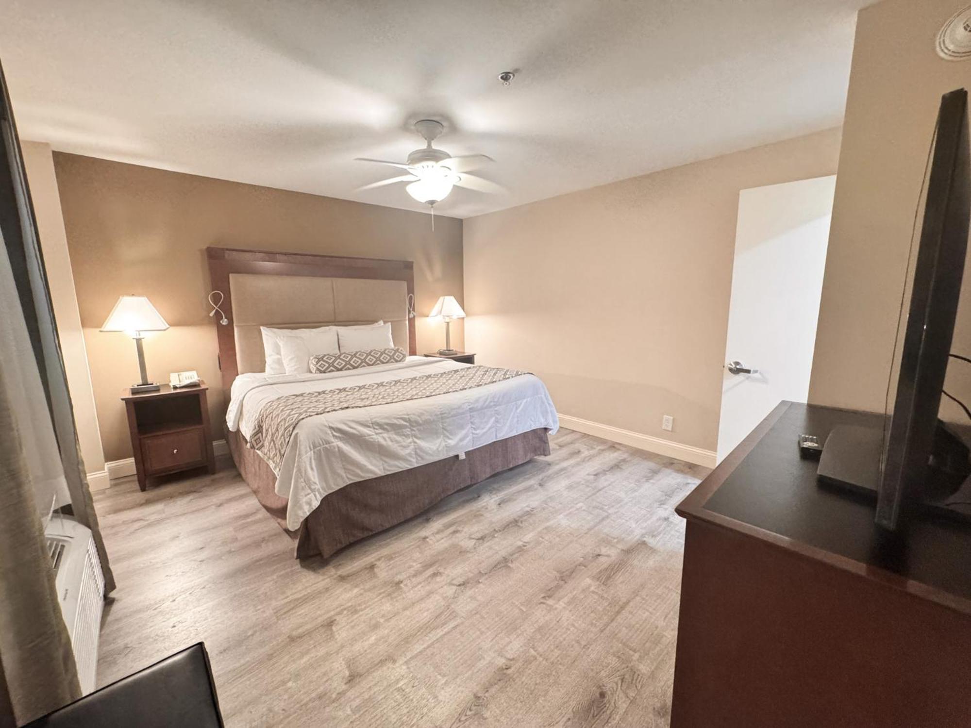 Clayton Plaza Hotel & Extended Stay Экстерьер фото