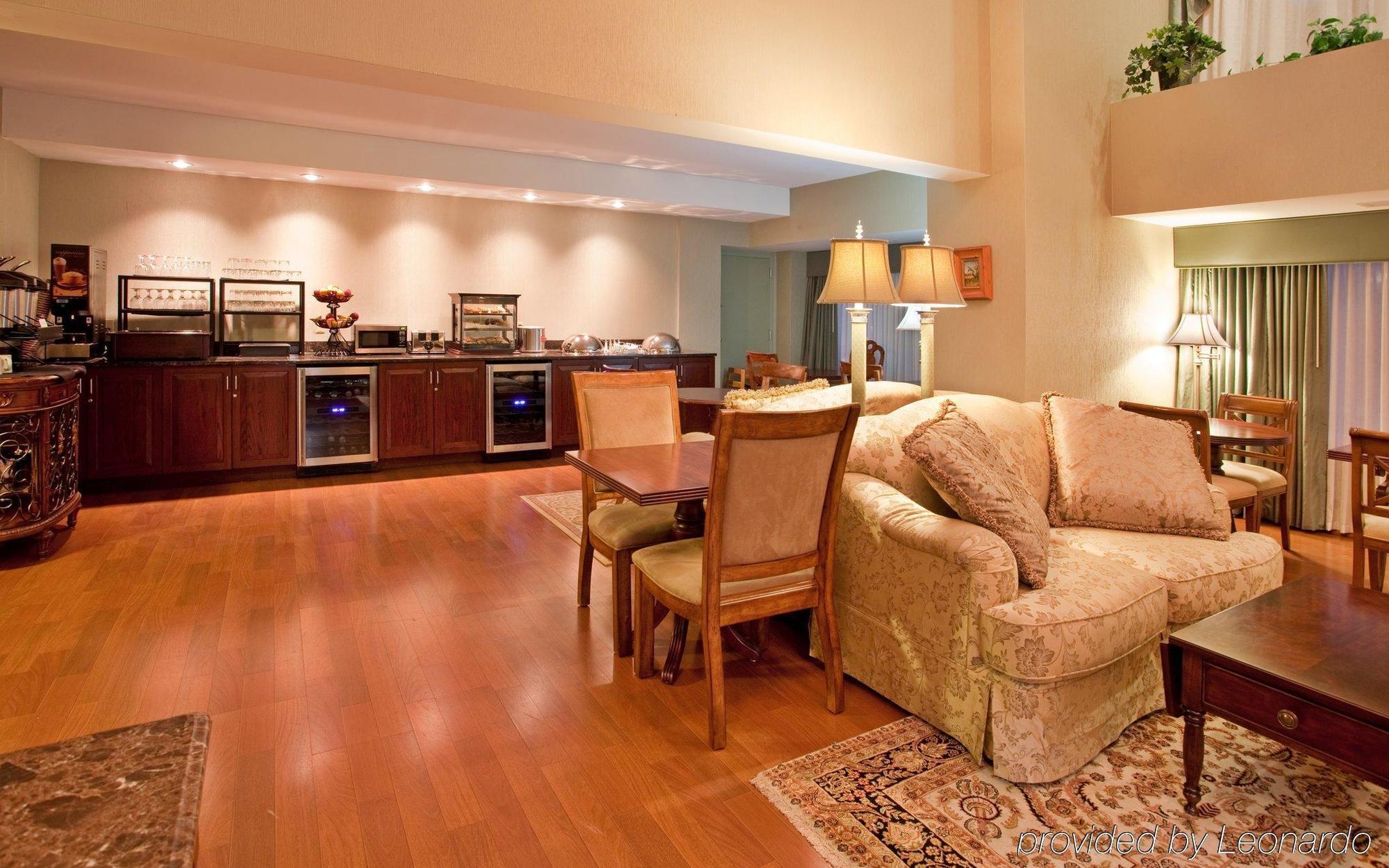 Clayton Plaza Hotel & Extended Stay Ресторан фото